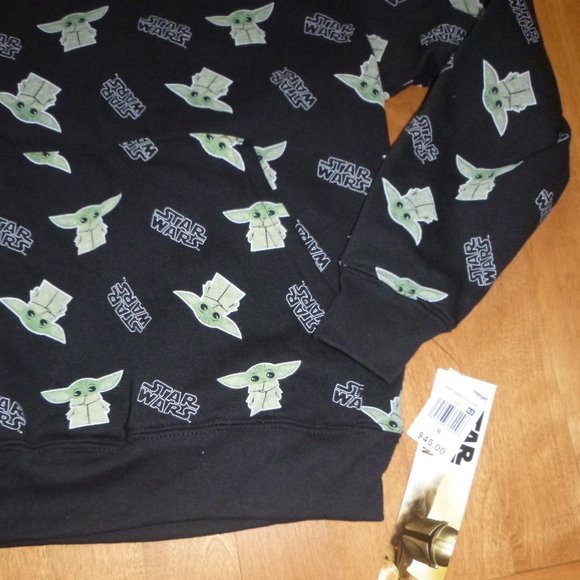 Boys Girls Star Wars BABY YODA Printed Hoodie Size Small 8 The Mandalorian NWT - Picture 2 of 2